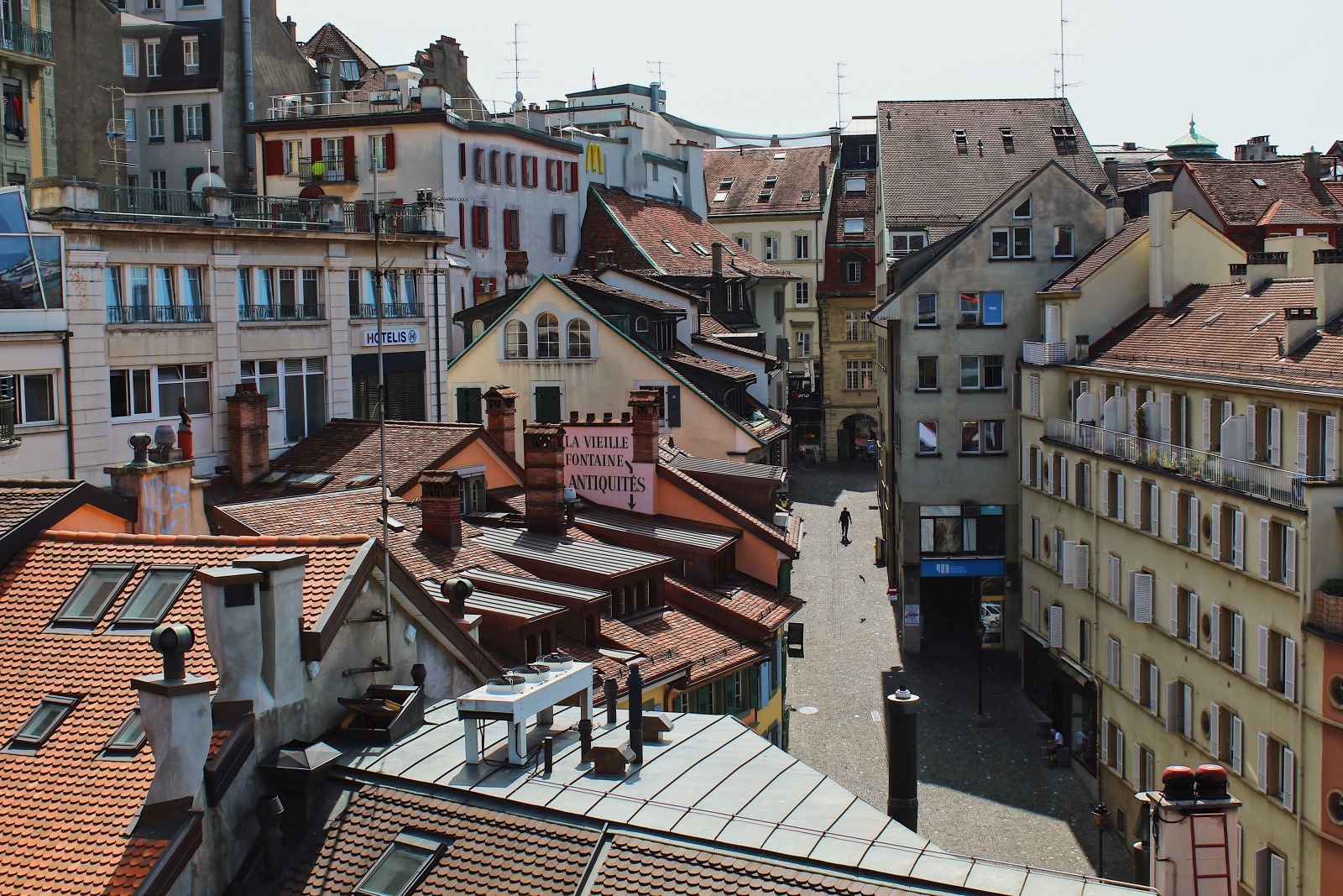 Vue des toits dans le quartier de la rue de Bourg. Lausanne