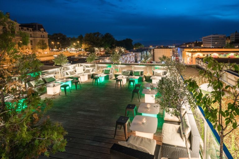 Terrasse du Rhino Féroce au Flon. ©Crisis Visuals