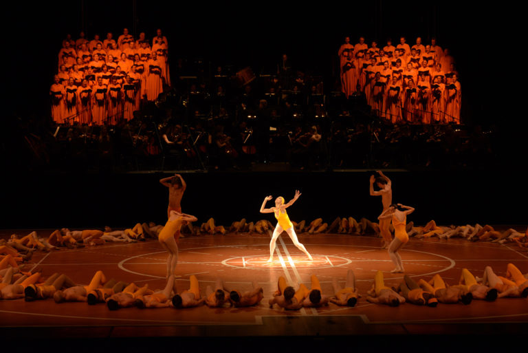 Béjart Ballet Lausanne &amp; Tokyo Ballet .La IX e de Beethoven . Chorégraphie Maurice Béjart Lausanne, le 16 juin 2015 .© Philippe Pache . www.philippepache.com