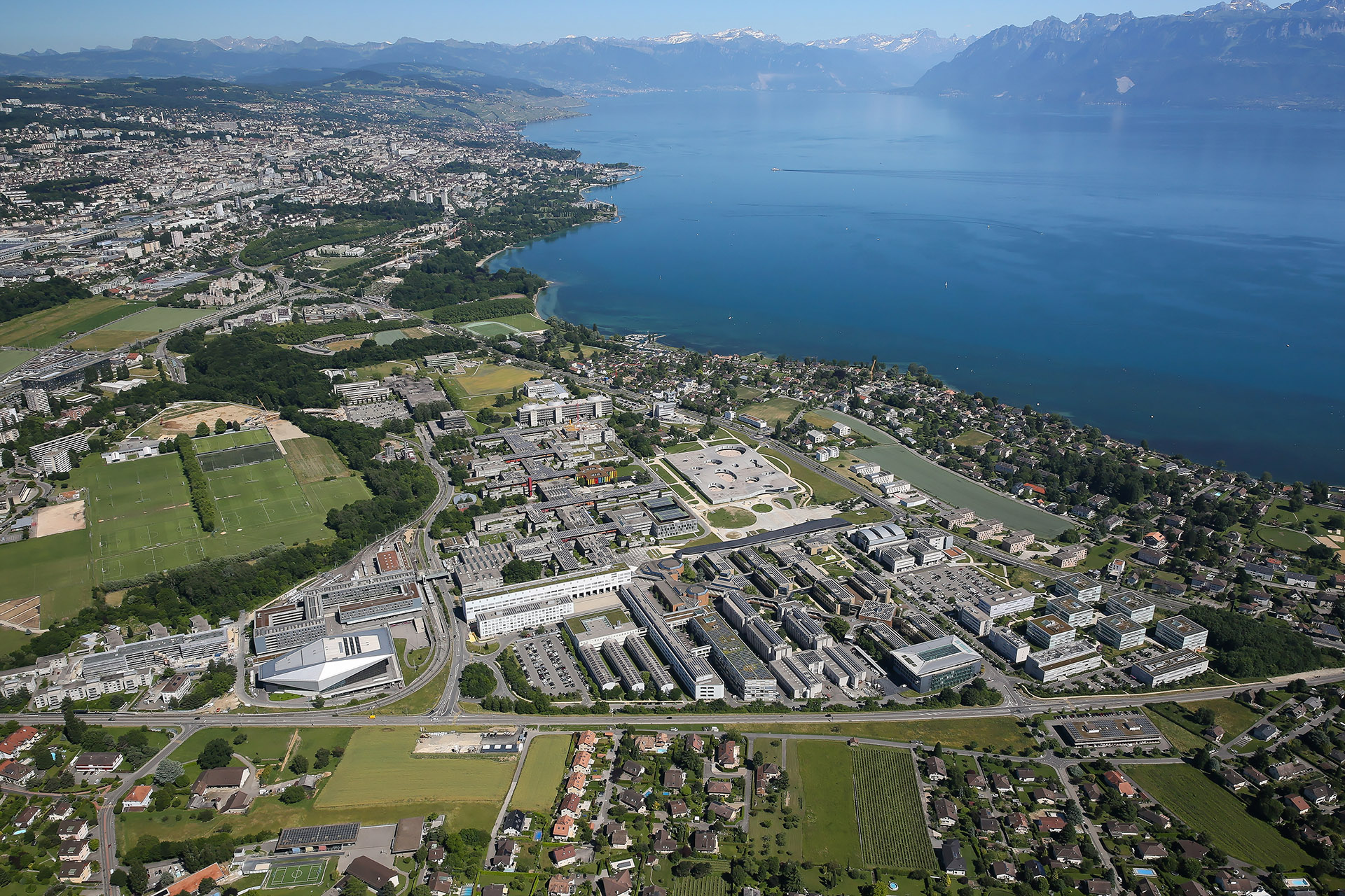 Vue aérienne sur le Campus de l'EPFL et ses environs