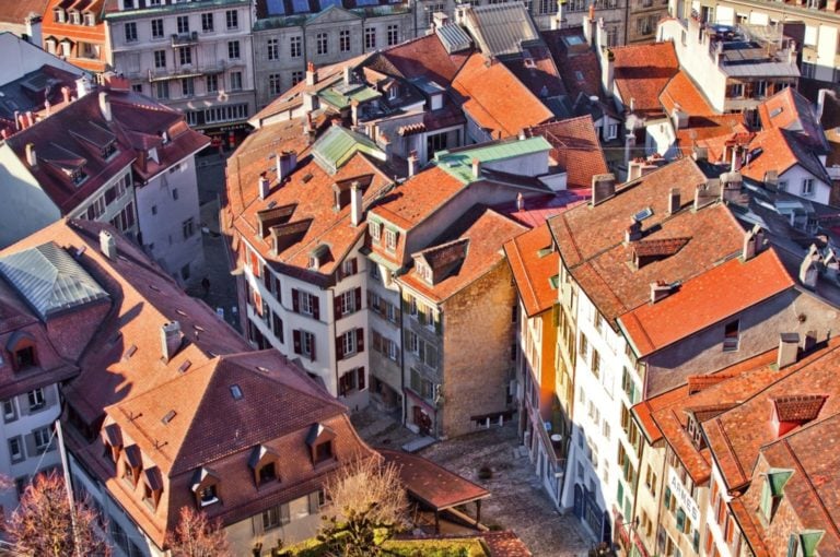 Vue sur les maisons le long des Escaliers du Marché