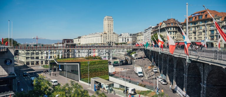 Vue sur la place de l'Europe avec la Tour de Bel-Air