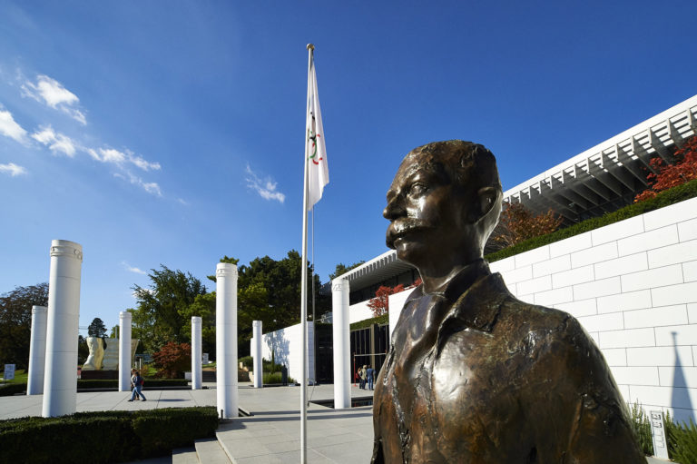 Statue de Pierre de Coubertin dans le Parc Olympique