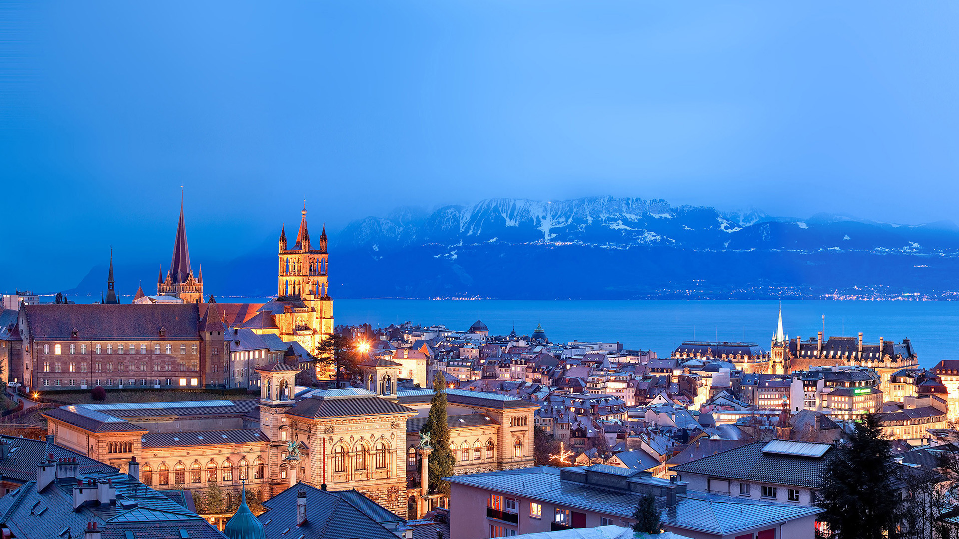 Panorama sur Lausanne au crépuscule