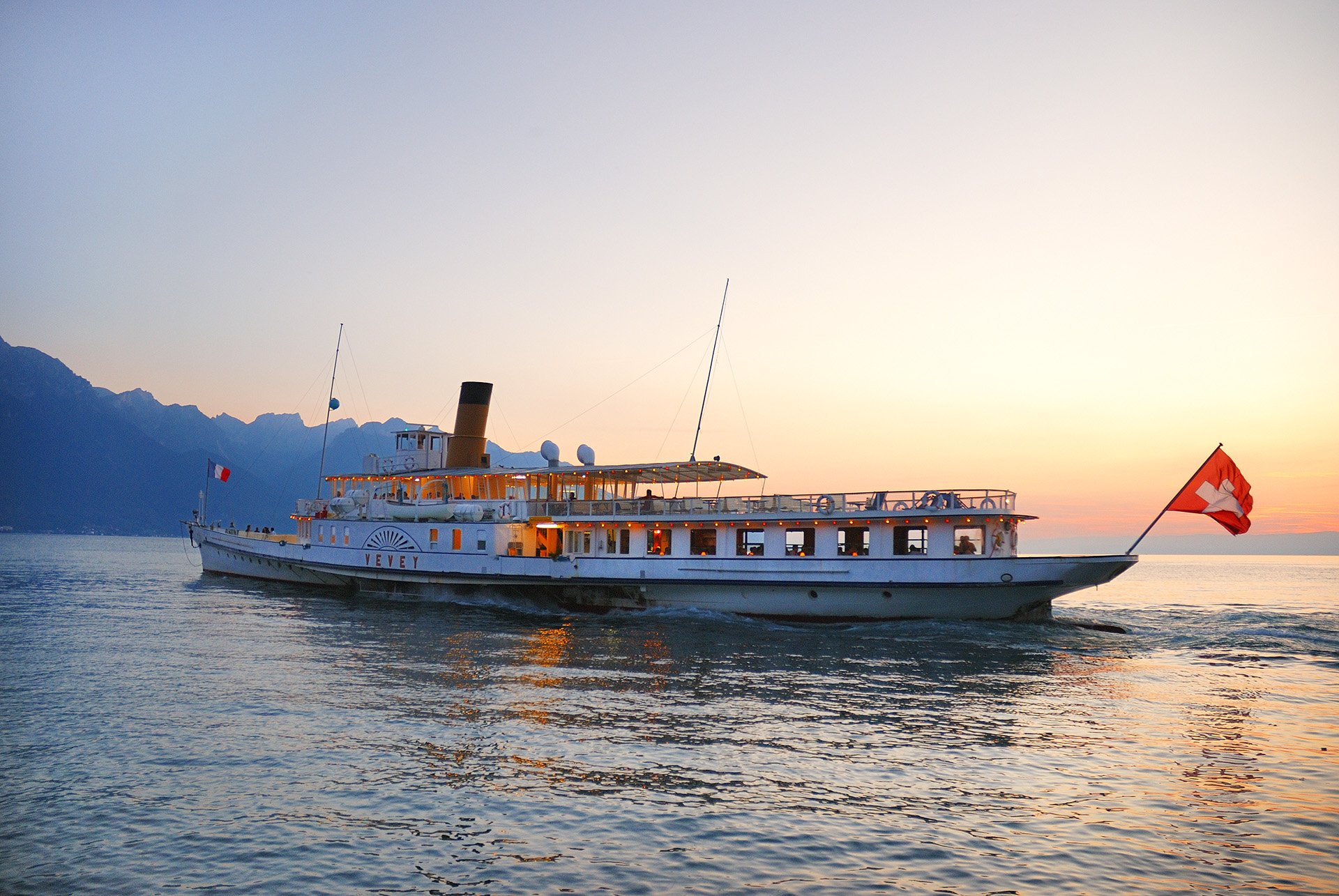 Bateau de la CGN sur le lac Léman