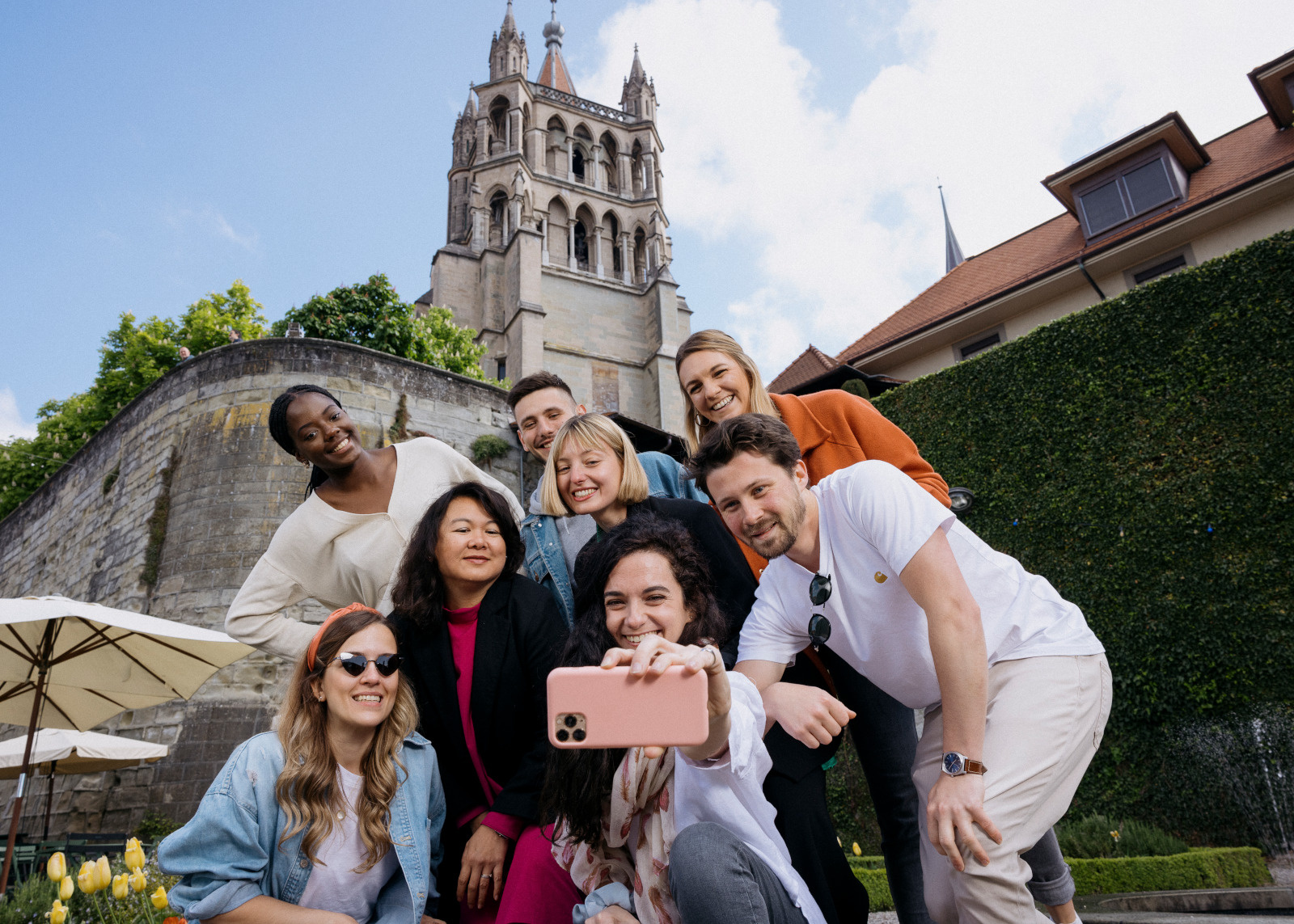 Photo de groupe des Lausanner 2022/2023 devant la Cathedrale
