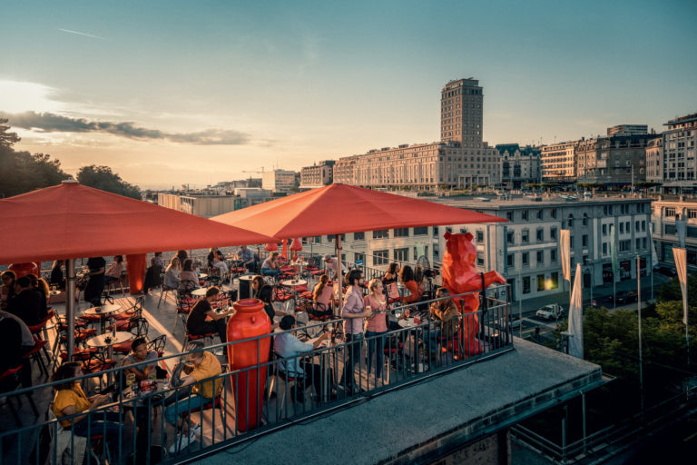 Vue sur le rooftop du MadHouse au centre-ville de Lausanne.