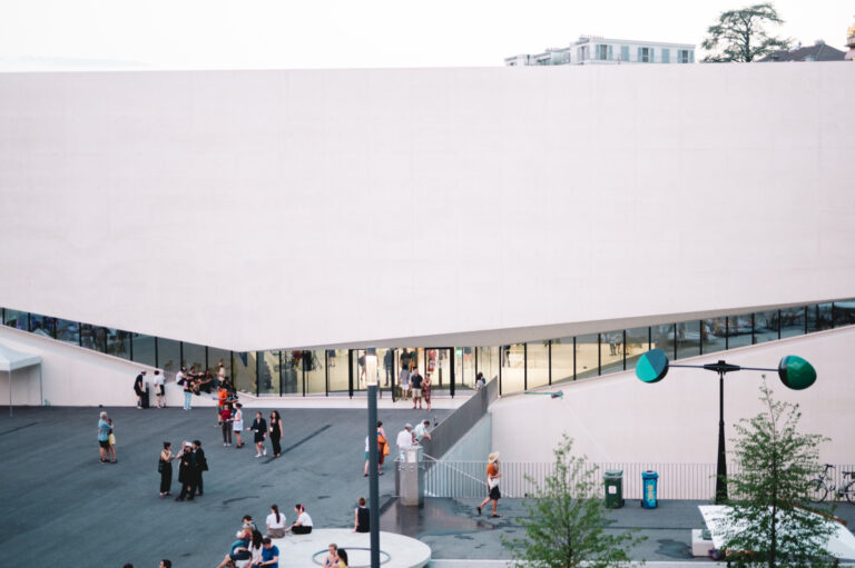 Ambiance dans le quartier des Arts Plateforme 10. Musees mudac et Photo Elysee Ambiance dans le quartier des Arts Plateforme 10. Musees mudac et Photo Elysee