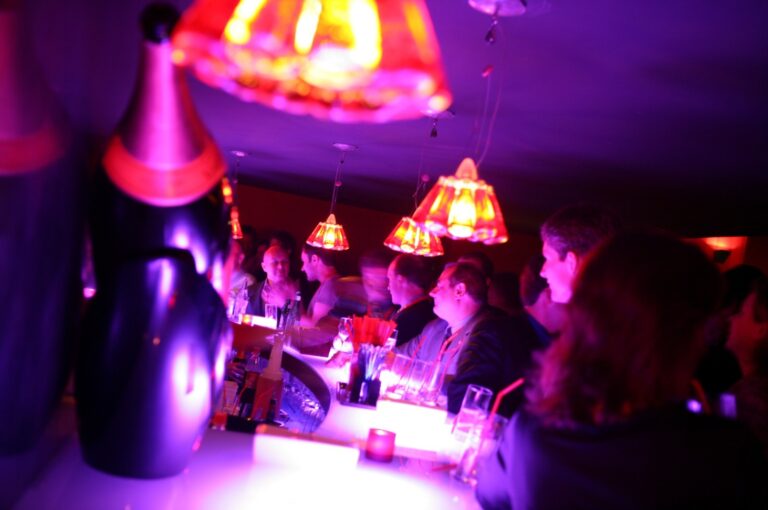 Detente dans un bar Detente dans un bar