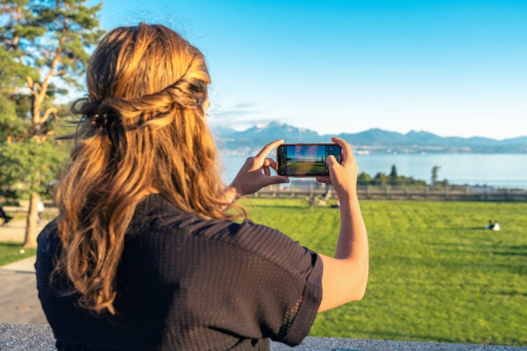 Shooting en collaboration avec Suisse Tourisme afin de faire la promotion de la balade des panoramas. Vue depuis l'Esplanade de Montbenon Shooting en collaboration avec Suisse Tourisme afin de faire la promotion de la balade des panoramas. Vue depuis l'Esplanade de Montbenon