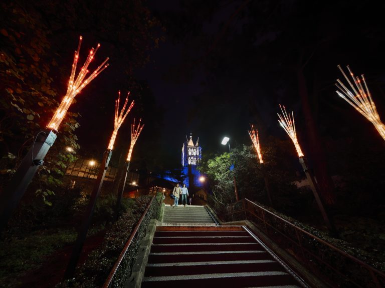 Projets d'illuminations en ville, proposés par les SIL. Flambeaux sur les Escaliers de l'Université, Lanternes aux Escaliers-du-Marché et projection sur l'Hôtel de ville de la Palud