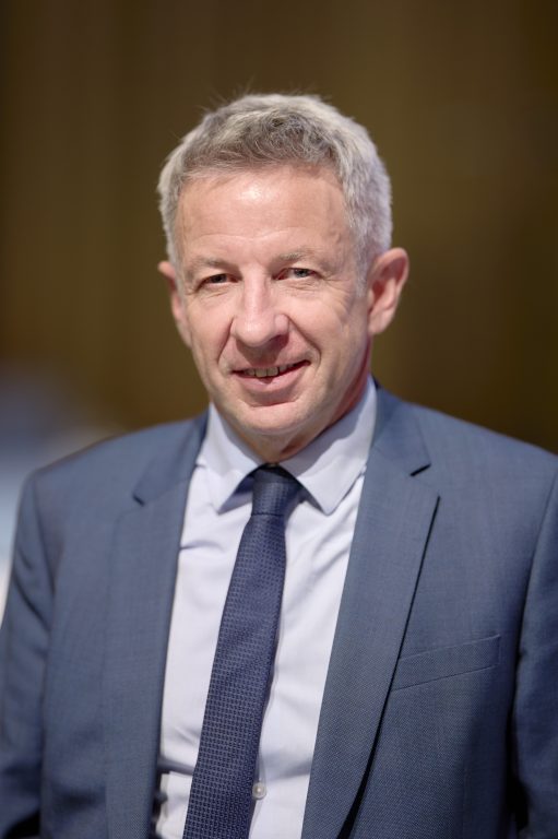 Directeur g&eacute;n&eacute;ral